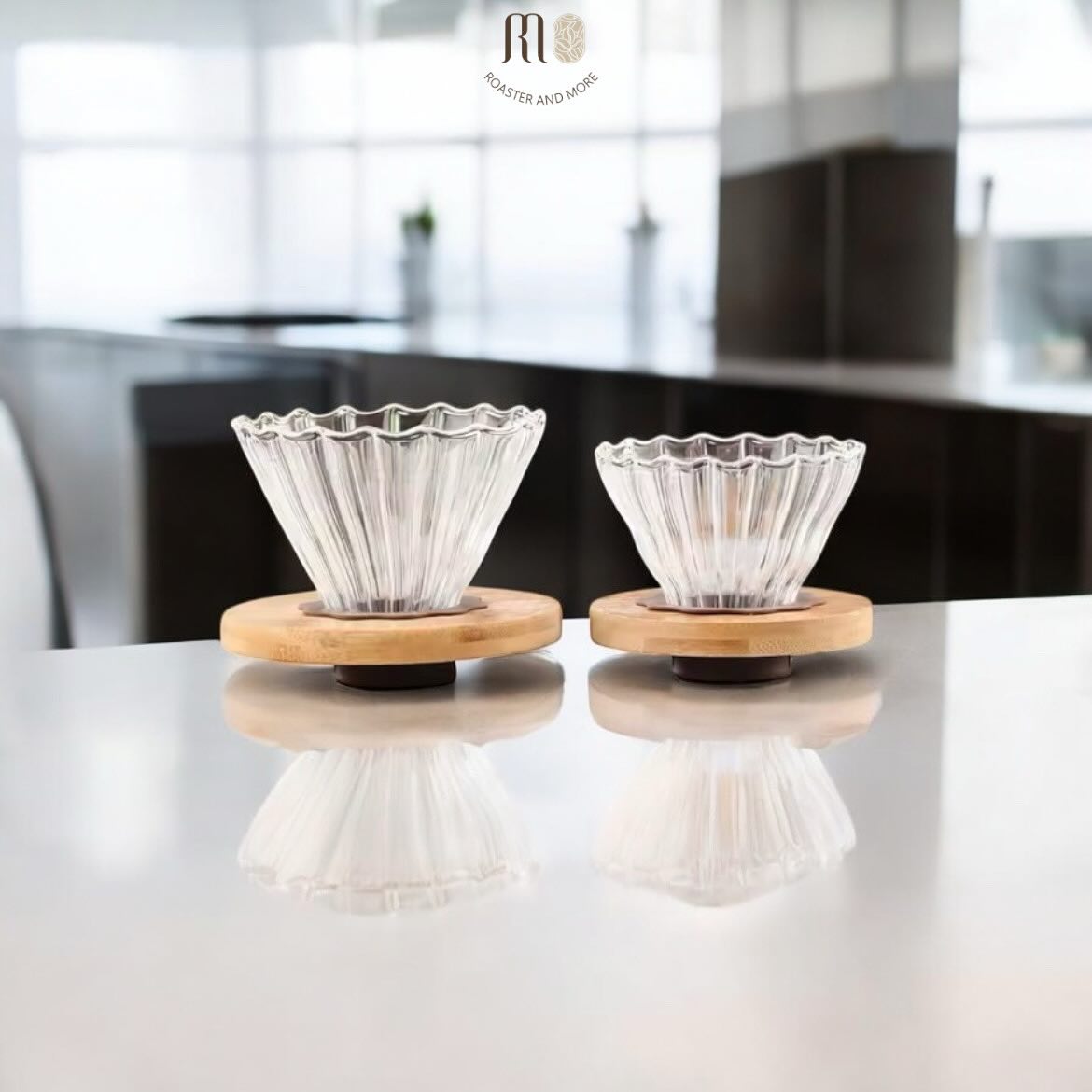 قمع زجاجي مع قاعده خشبية ، الحجم V01 و V02